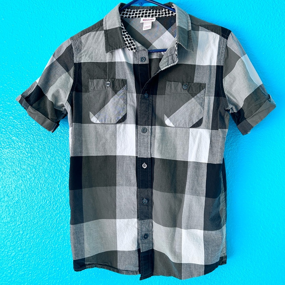 Mission
Short sleeve, button down
Size: L (12-14)